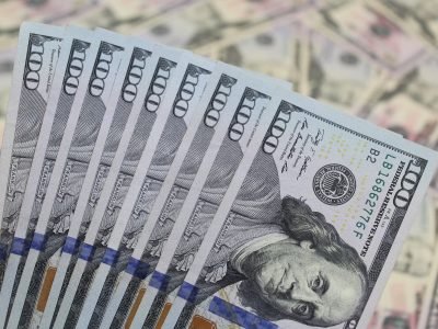 Cobrar en pesos o en dólares: qué conviene con las nuevas reglas salariales