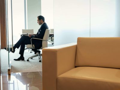 employee-7366213_1280